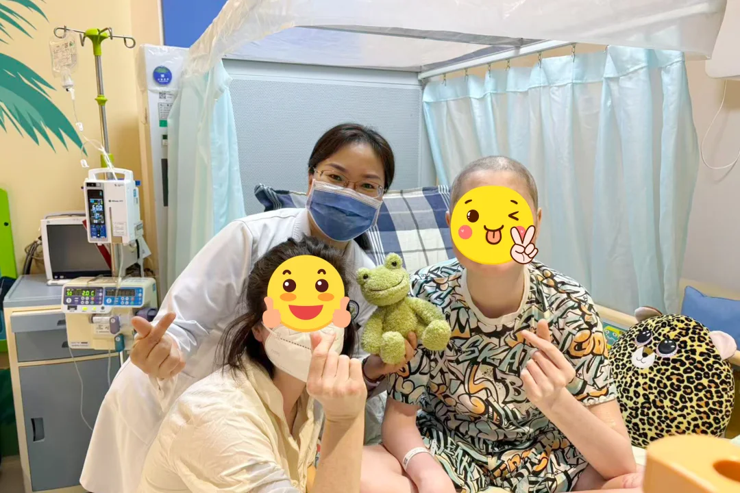 Dr. Xiao Juan with Abu's family at Beijing Jingdu Children's Hospital