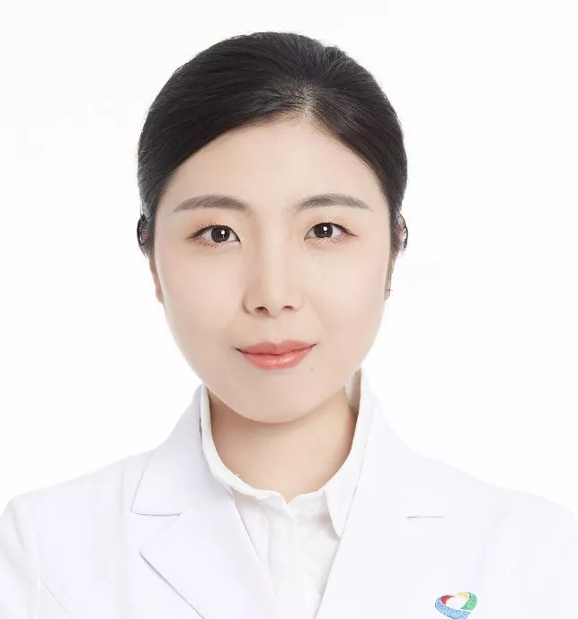Jiang Fan, associate chief physician who combines traditional Chinese medicine with hematology at Jingdu