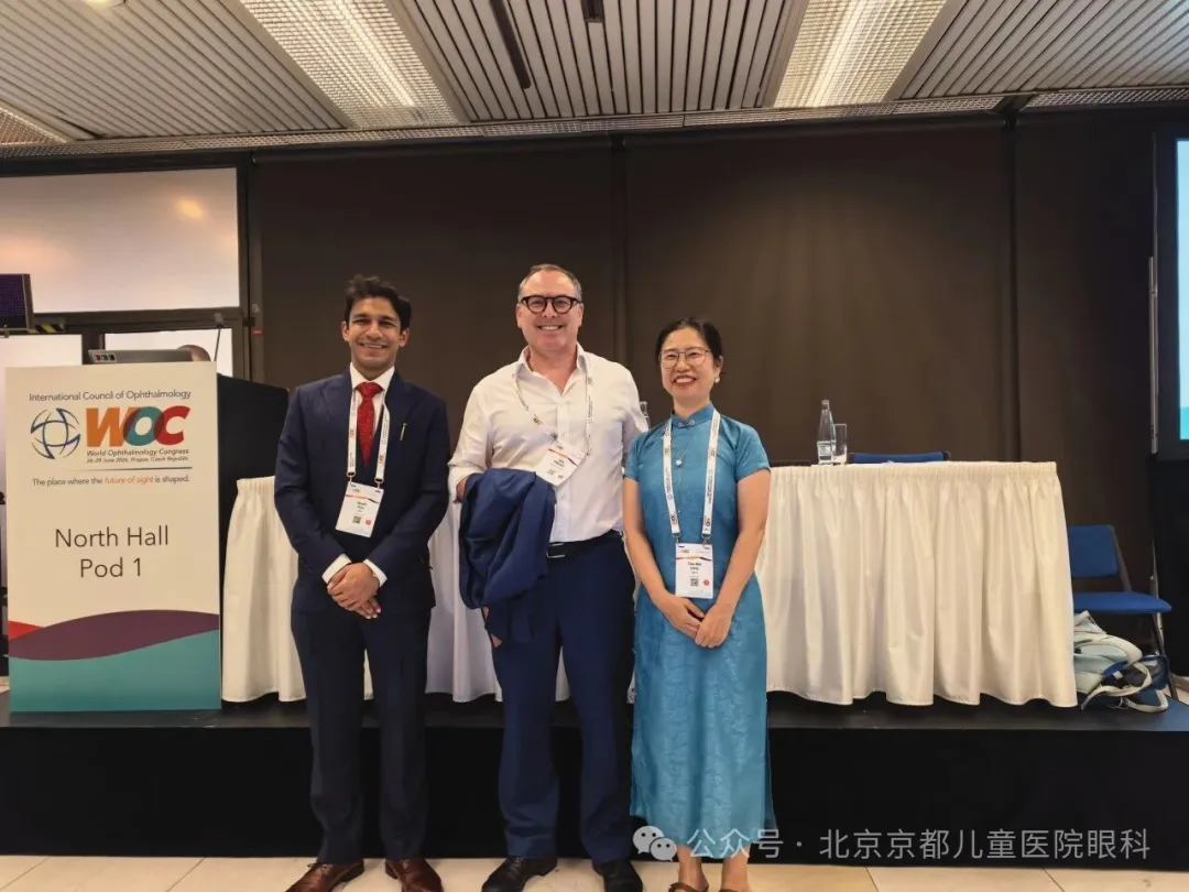 Dr. Liang Tianwei مع خبراء عالميين في طب العيون في WOC 2026